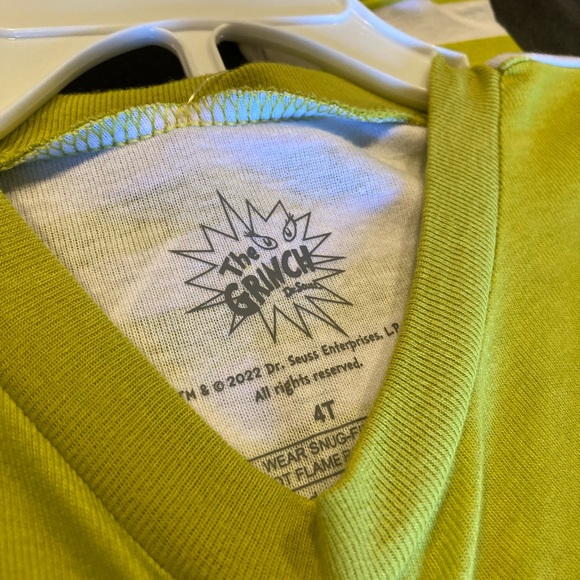 ONLY ONE 3T LEFT! NEW THE GRINCH GREEN STRIPED CHRISTMAS PAJAMAS - Picture 6 of 10